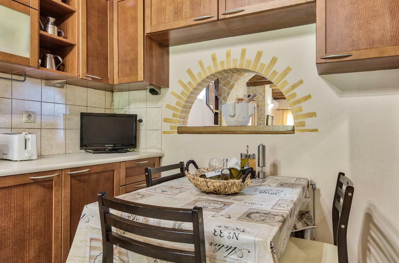Green Boat Apartment Akrotiri  ภายนอก รูปภาพ