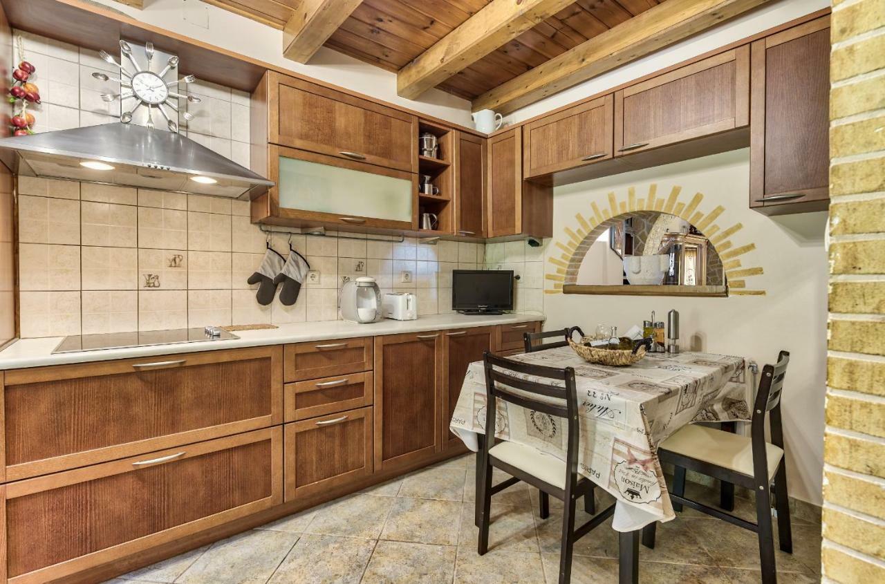 Green Boat Apartment Akrotiri  ภายนอก รูปภาพ